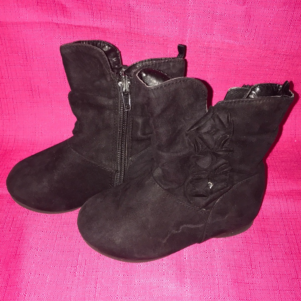 Size 6 black boots
